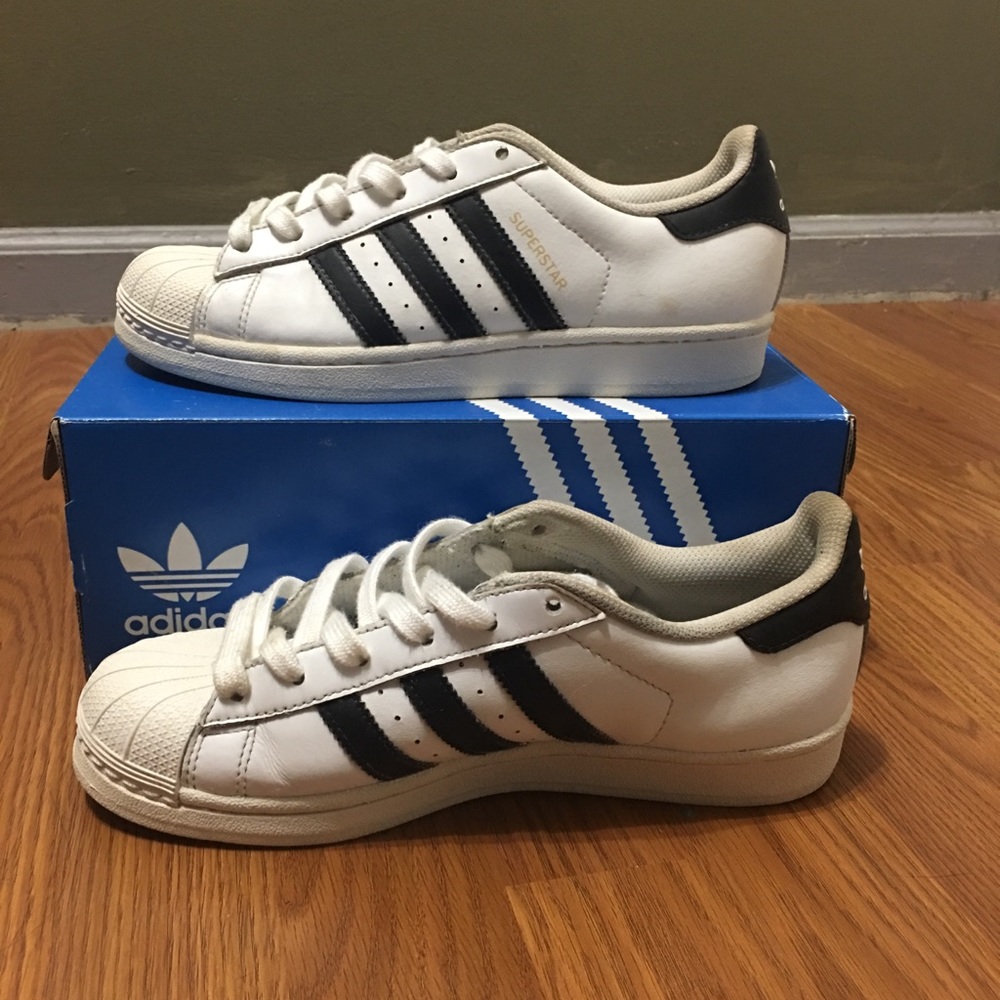 White Allstar Adidas/ Size 6 1/2